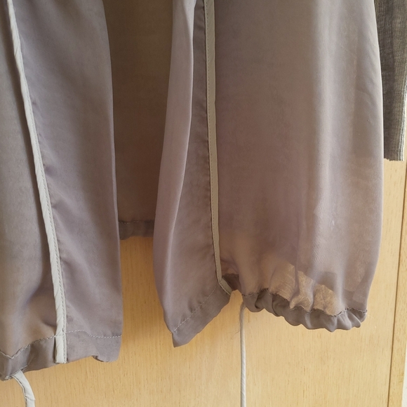 Lola & Sophie Gray Blazer with Relaxed Silhouette - Picture 9 of 10